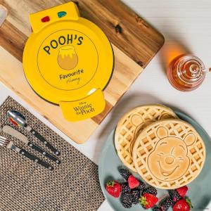 Uncanny Brands Bluey Waffle Maker – Non-Stick Round Waffle Iron – Easy to Use and Clean(Winnie the Pooh)