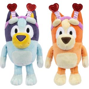 Bluey Figure 2-Pack Smoochy Kiss Bingo. 2 Episode-Themed Figures with Moving Arms & Love Letter Accessory, 2.5-3″ (6-7.6 cm) Poseable Toys for Kids. Recreate Moments from The Show.